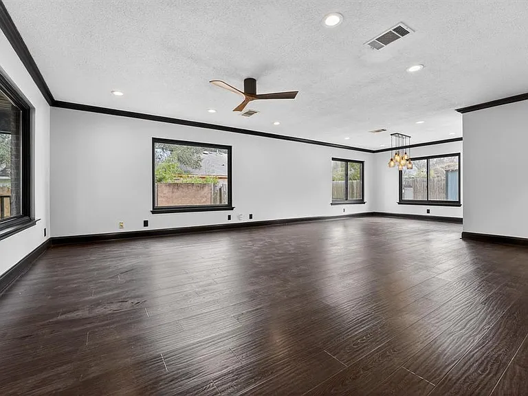 8409 Nairn Dr — Photo 5