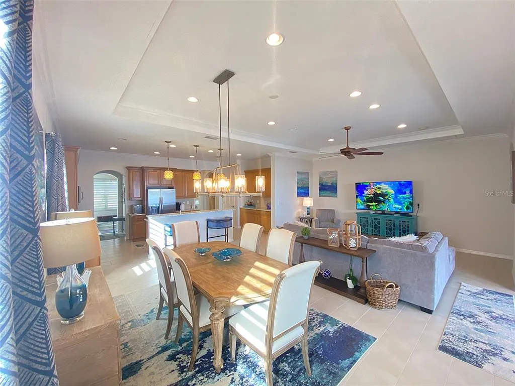 3 bed, 2.5 bath, 2249 sqft, $4,000 — Photo 2