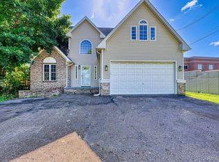 45212 Deneweth Rd, Macomb, MI 48042