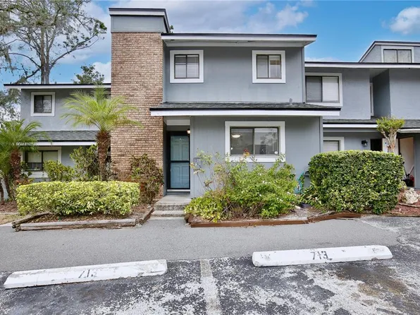713 Saint Matthew Cir, Altamonte Springs, FL 32714
