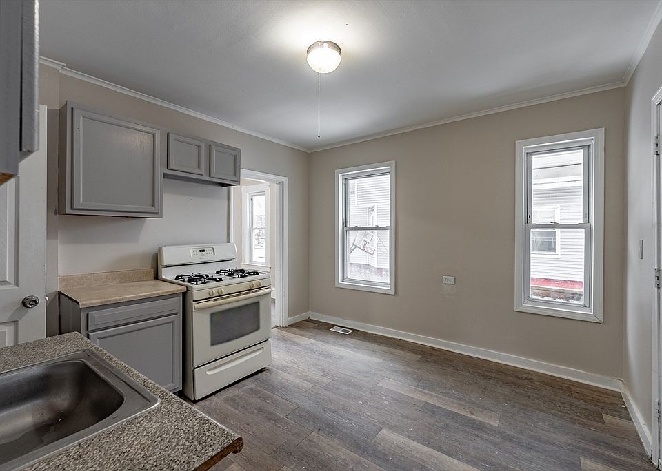 8486 Bowles St, Springfield, MA 01109 Zillow