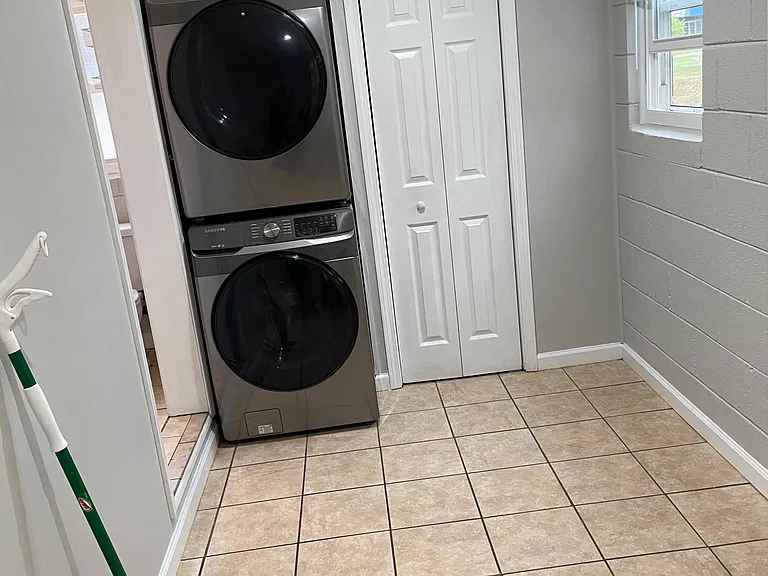803 Howard St — Photo 4