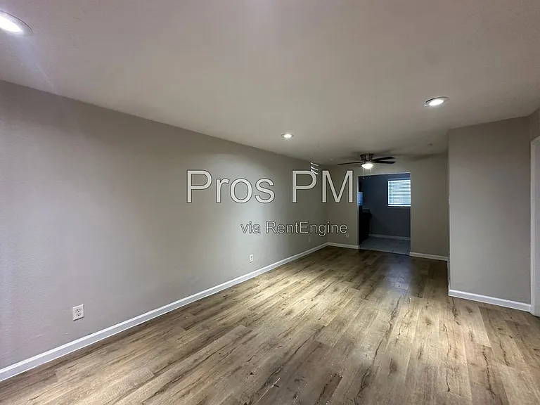 Reiger Park Apartments — Photo 26