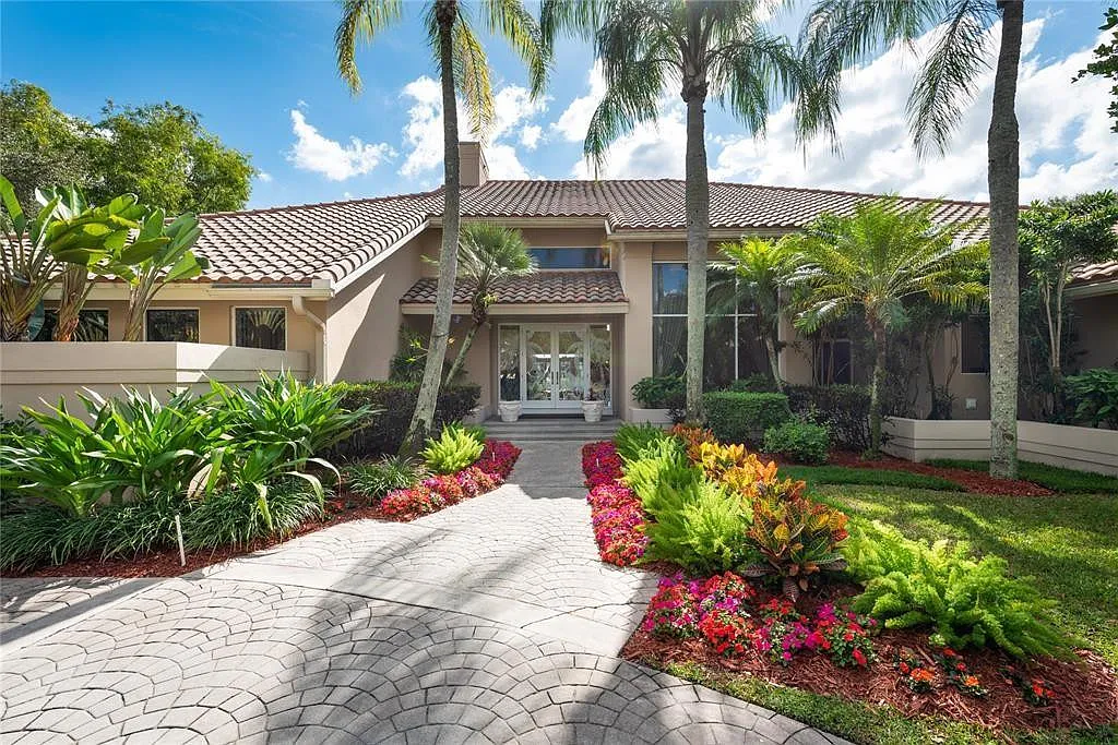 5 bed, 4.5 bath, 5495 sqft, $11,999 — Photo 4