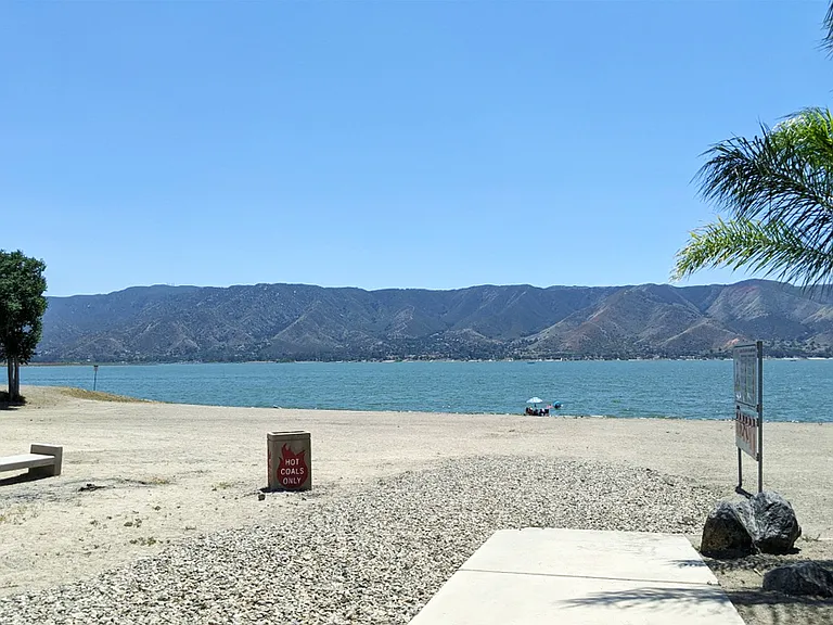 Just a short distance from Elm Grove Beach, perfect for sunbathing and seaside fun!