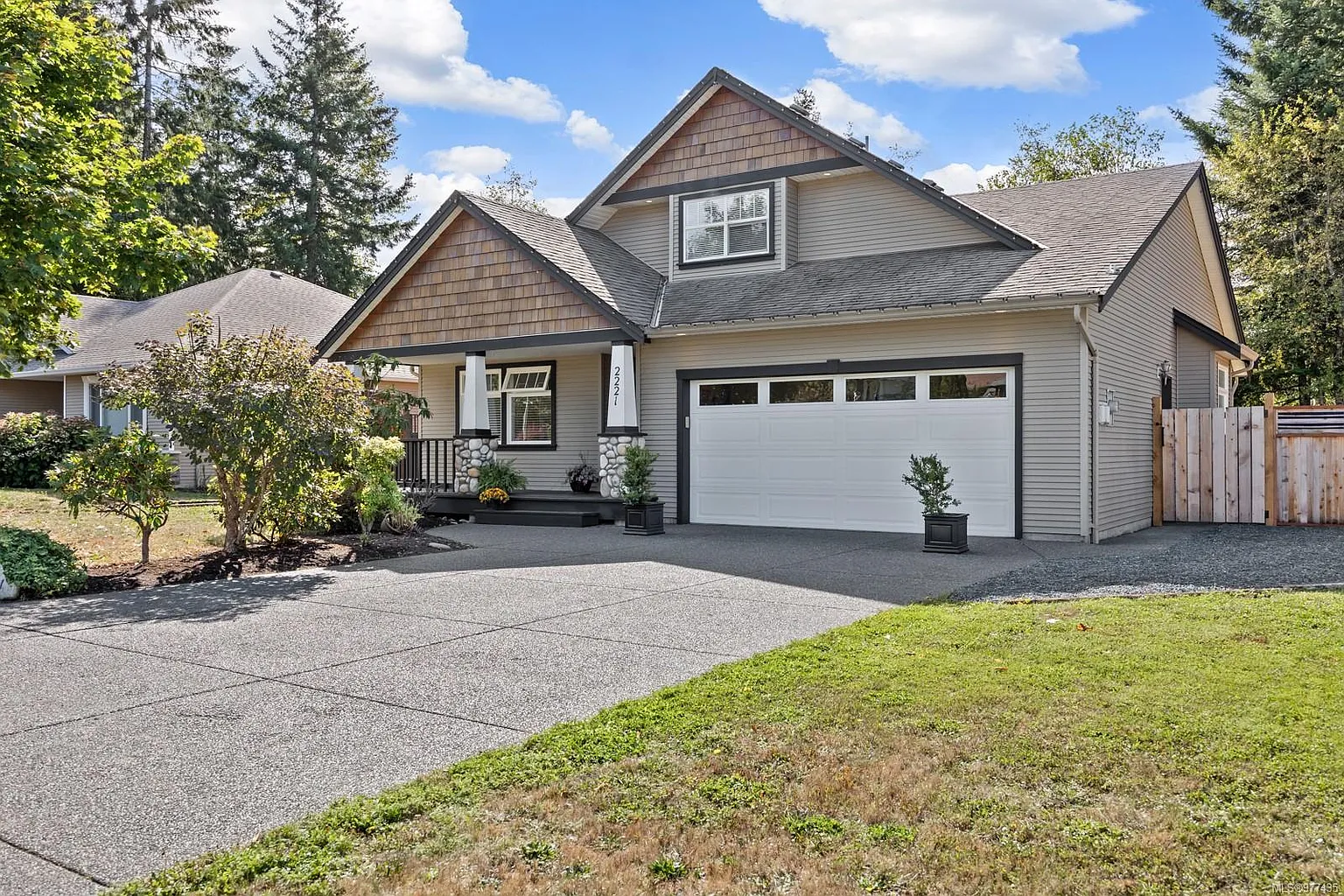 2221 Whiskey Jack Way photo 1