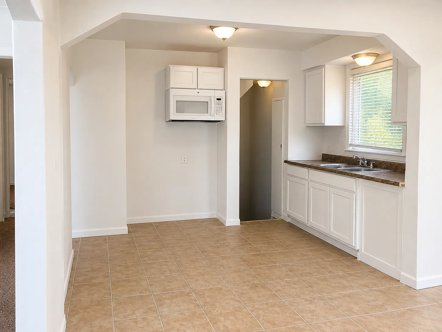 4 bed, 1230 sqft, $2,180 — Photo 2