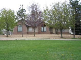 3033 Middle Rd, Highland, MI 48357