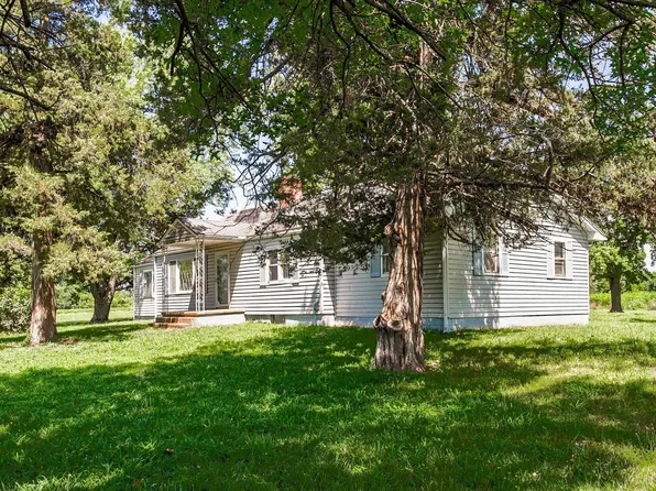 2333 Sand Creek Rd, Ottawa, KS 66067