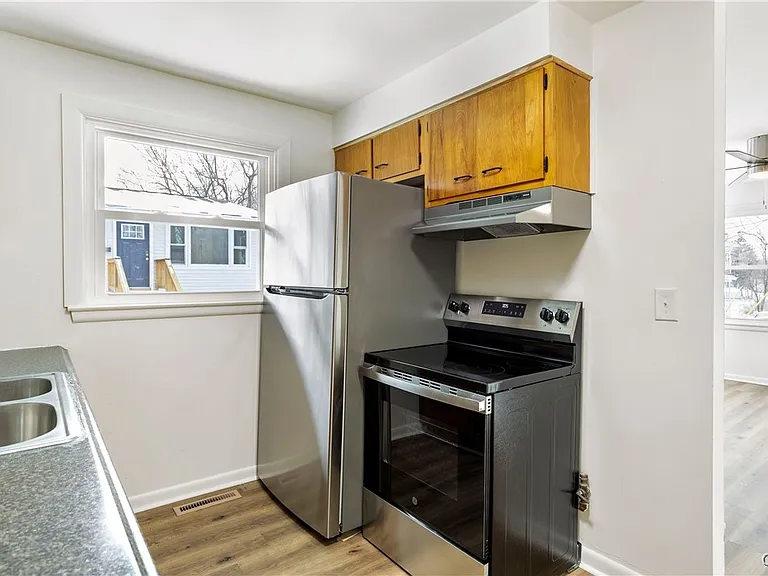 25 McPherson St — Photo 10