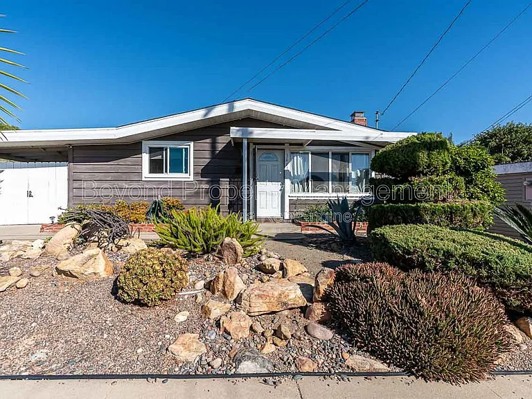 3443 Lockwood Dr — Photo 2