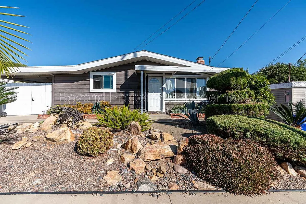 Building Photo - 3443 Lockwood Dr
