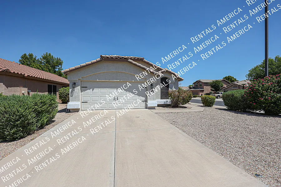 Building Photo - 568 E Sherri Dr