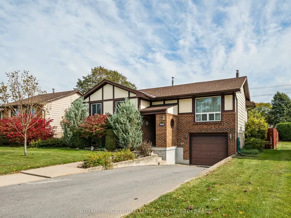 956 Kenshaw St, Kingston, ON K7P 1M1