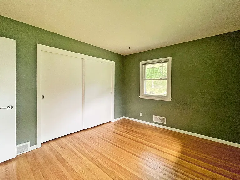 1064 Hackmann Cir NE — Photo 16