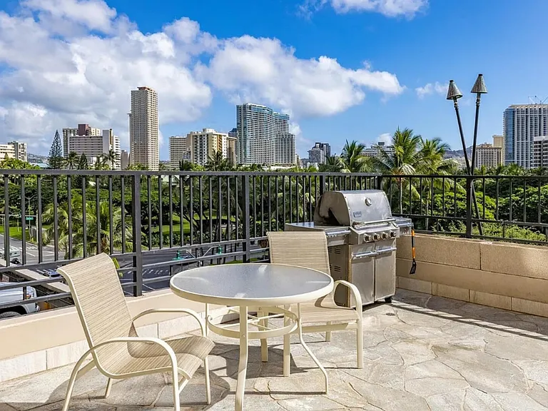 Ala Moana Blvd — Photo 15