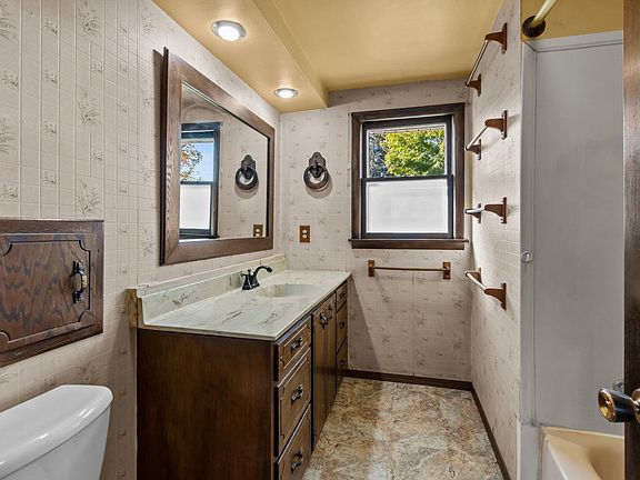 4th image of 408 W 15th St