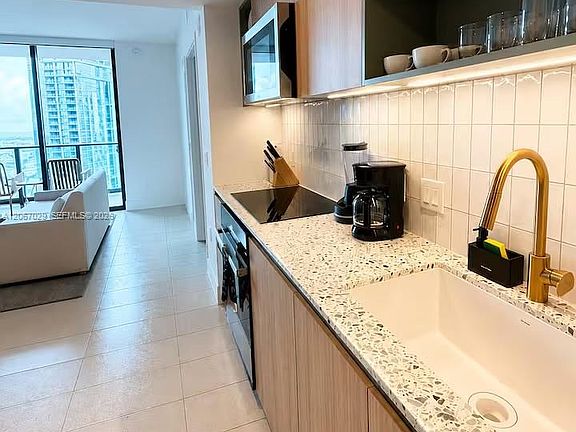 5th image of 159 NE 6th St #3911