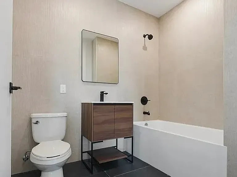 226 Pulaski St #8 — Photo 4