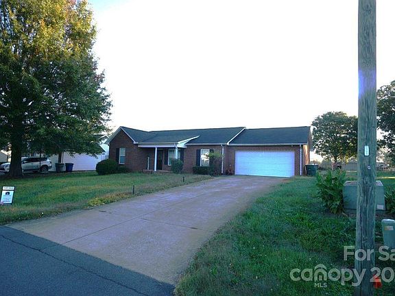 2nd image of 711 Gemcrest Dr NE