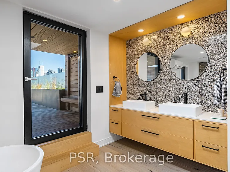 53 Palmerston Ave — Photo 34