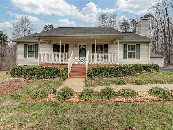 573 Vawter Corner Rd, Louisa, VA 23093