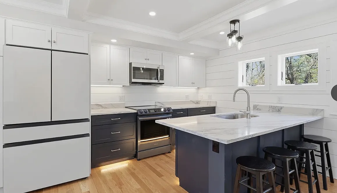 3 bed, 2.5 bath, 1937 sqft, $3,250 — Photo 2