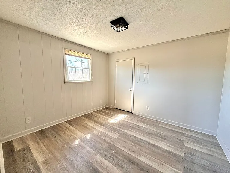 2121 Bracey Cir — Photo 18