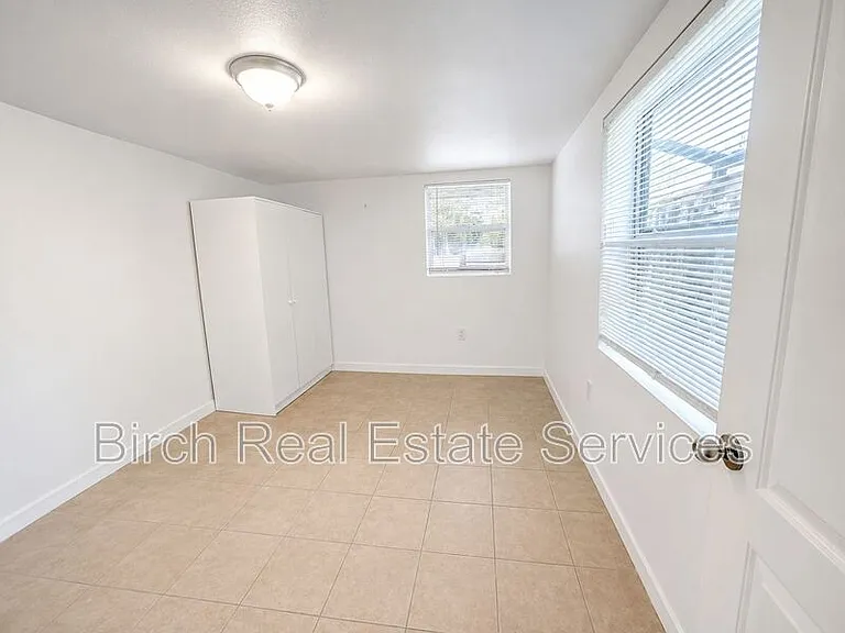 1725 Preston St S #B — Photo 9