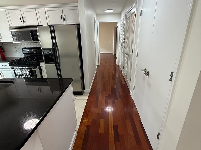 209 40th St #3C — Photo 7