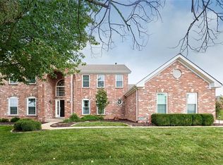 557 Crown Pointe Estates Ct, Ballwin, MO 63021