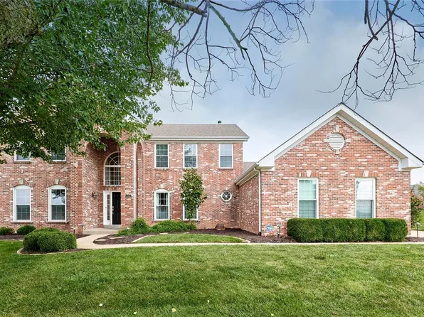 557 Crown Pointe Estates Ct, Ballwin, MO 63021