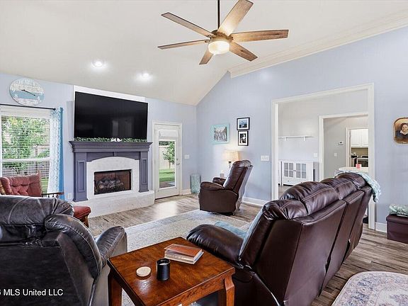5th image of 241 Copper Ridge Way