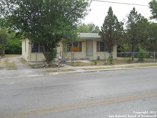 1st image of 856 S San Joaquin Ave