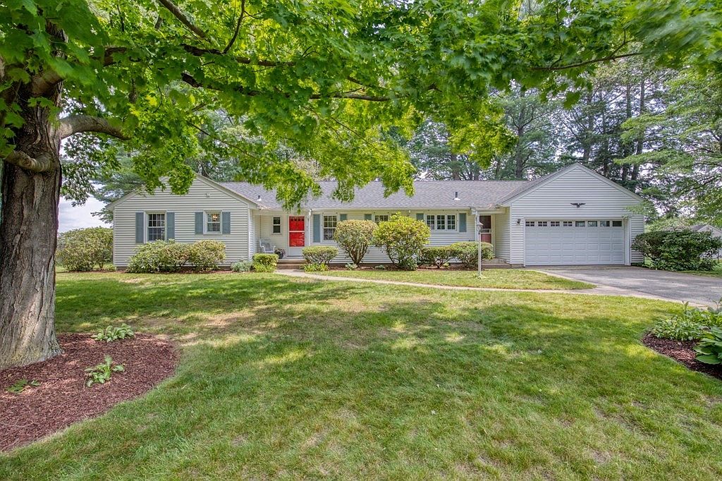 35 Llewellyn Dr, Westfield, MA 01085 | Zillow