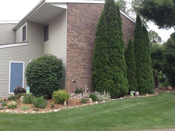 3rd image of 6359 Wainscot Dr SE #94
