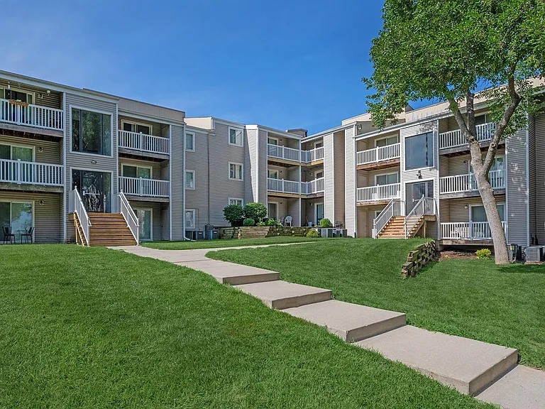 Grover Square Apartments — Photo 9