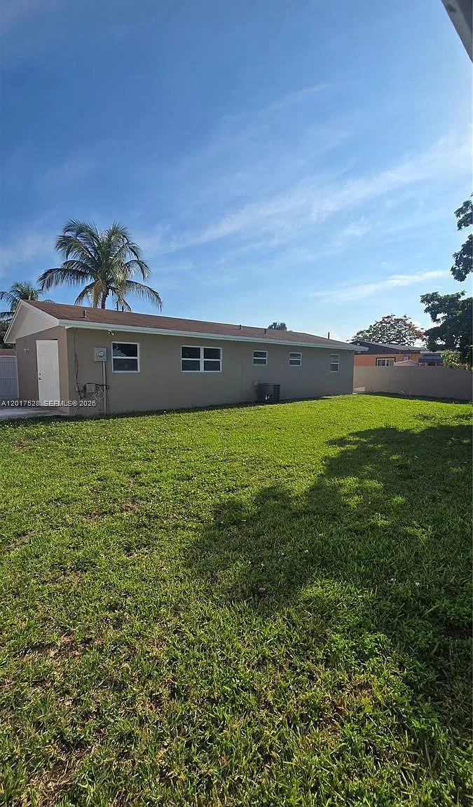 4 bed, 2.0 bath, 1250 sqft, $3,300 — Photo 2