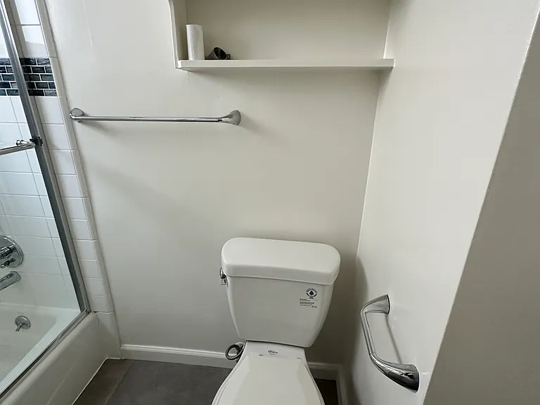 1530 Granville Ave #8 — Photo 9