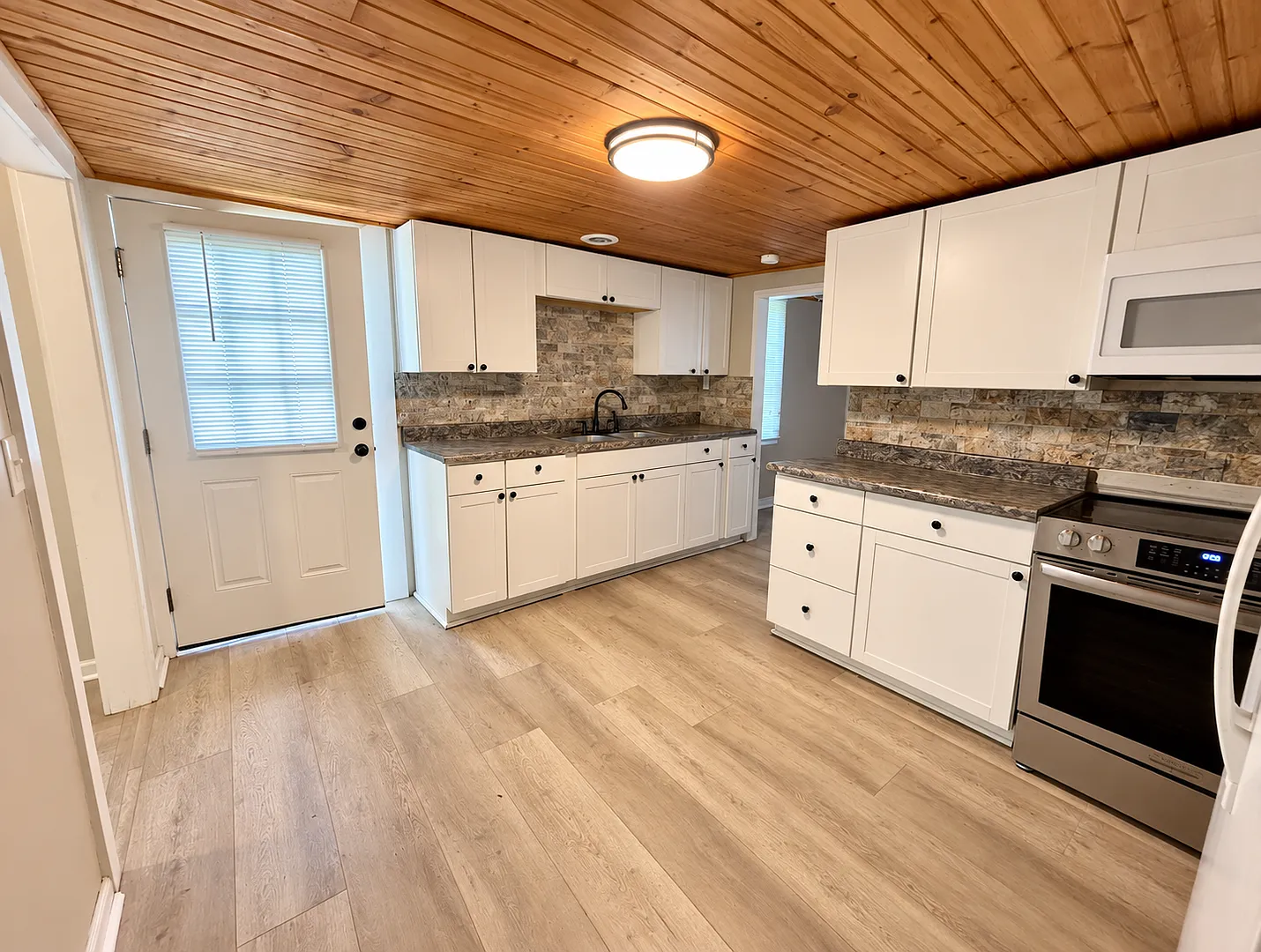 808 Harrisburg Dr SW — Photo 4