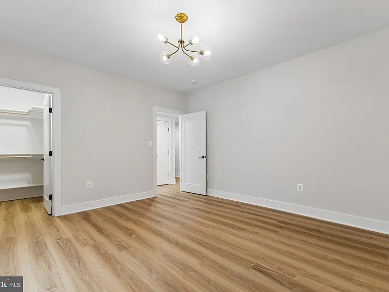 6101 Berkshire Dr — Photo 15