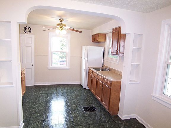 Eat in kitchen