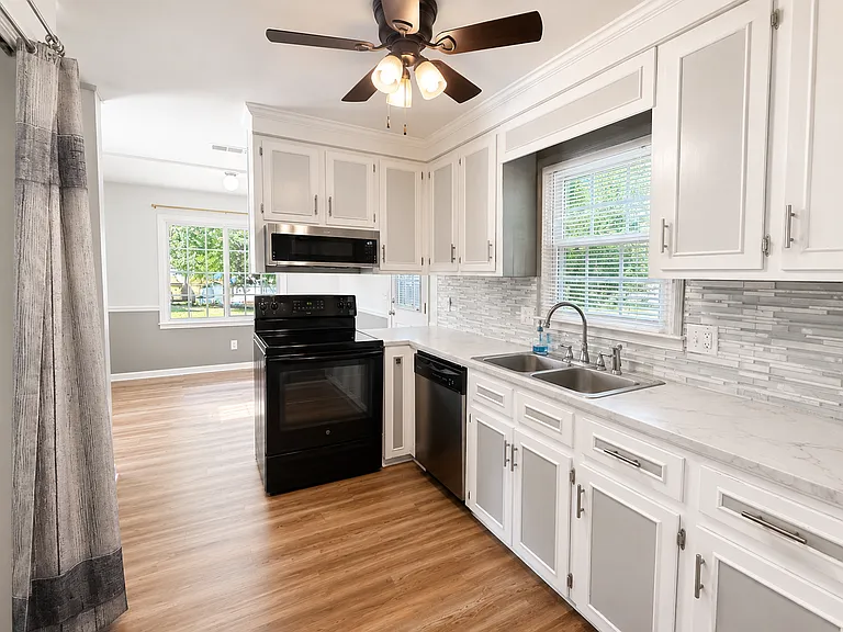 9 Dean Crest Ct — Photo 2