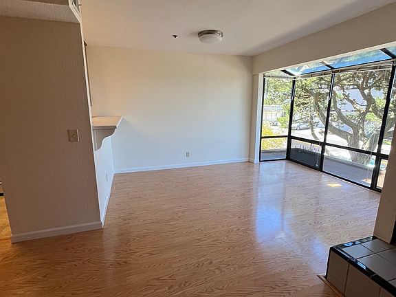 3rd image of 541 Monterey Rd #1