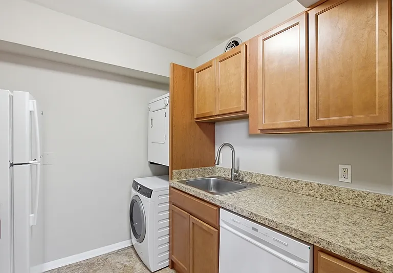 521 Epsom Rd #2C — Photo 10