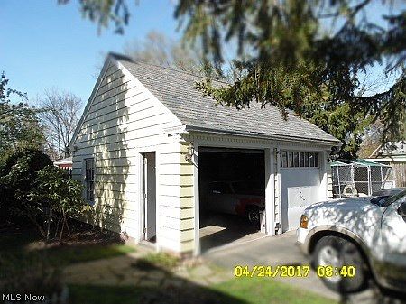 4th image of 3216 Lincoln Dr