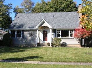 1107 E Illinois St, Wheaton, IL
