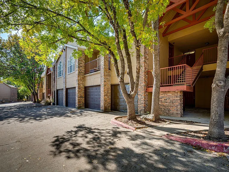 6804 N Capital Of Texas Hwy #422 — Photo 2
