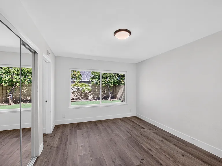 1760 N Rutherford St — Photo 9