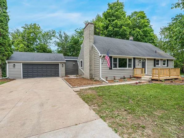 1418 County Ln, Neenah, WI 54956